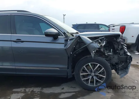 2020 Volkswagen Tiguan 2.0T Se/2.0T Se R-Line Black/2.0T Sel z USA, uszkodzony, nr VIN 3VV2B7AX5LM098047